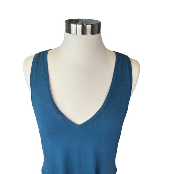 Babaton Artizia Tank Top Womens Sleeveless Stretch V Neck Blouse Blue Small - Picture 2 of 10